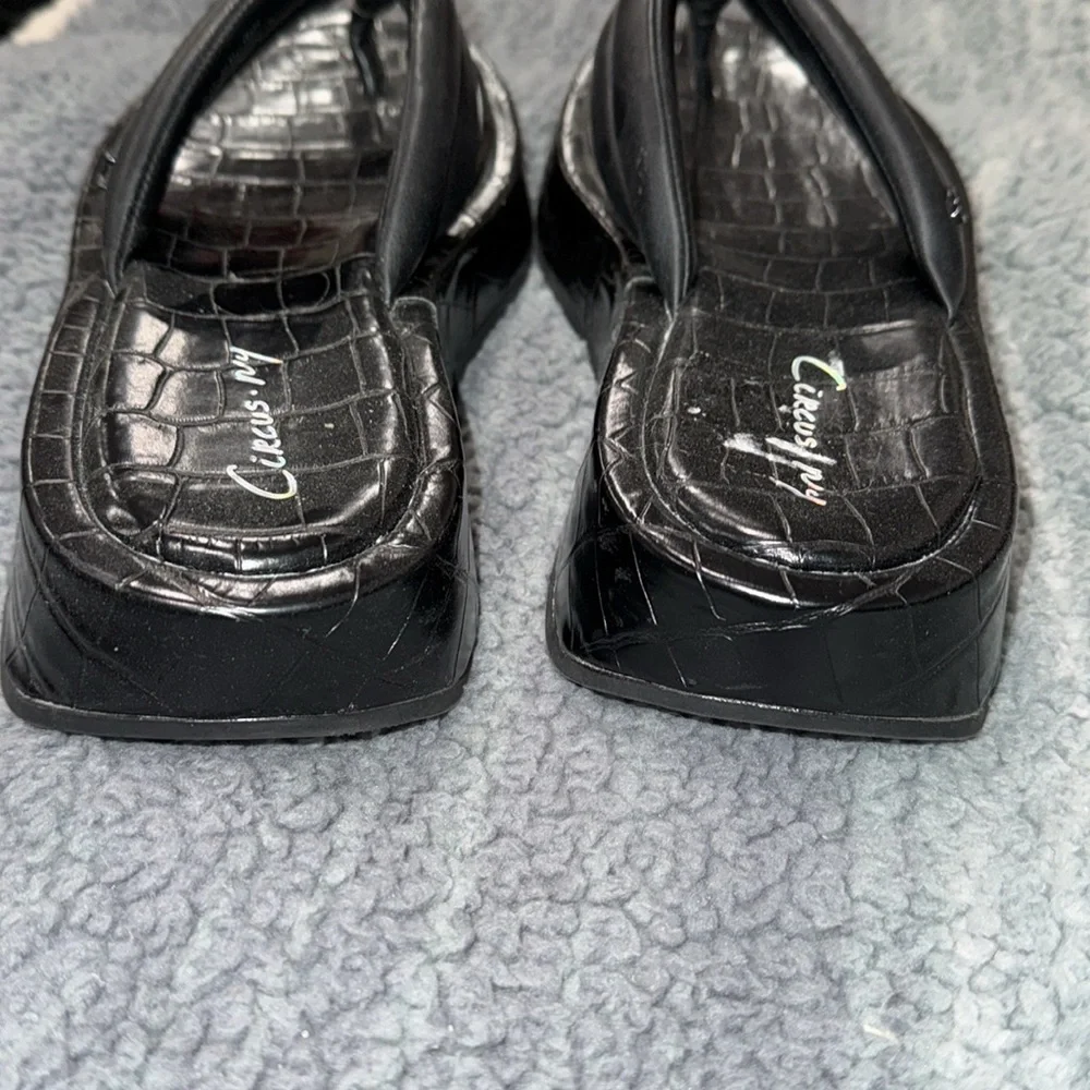 Womens Circus by Sam Edelman black sandals, flip flops, sz 9